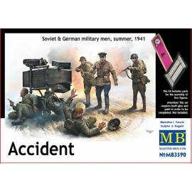 Accident Soviet & German military men summer 1941 