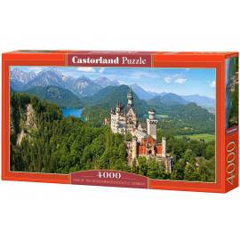 VIEV OF THE NEUSCHWANSTEIN CASTLE, GERMANY