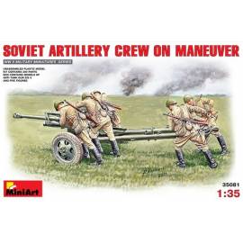  SOVIET ARTILLERY CREW ON MANEUVER 