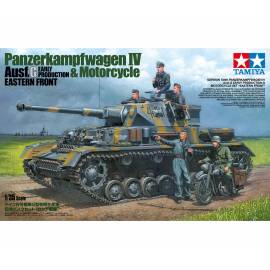 Maquette char Panzerkampfwagen IV Ausf G. Early Production & Motorcycle Eastern Front