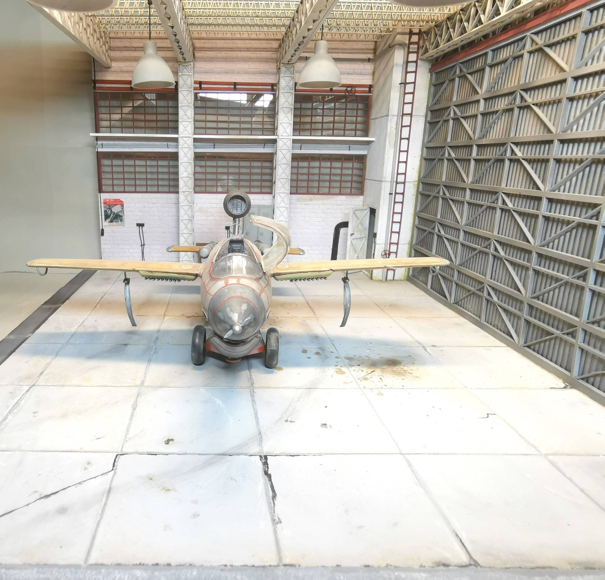 Der Hangar - aircraft workshop diorama – Image 16