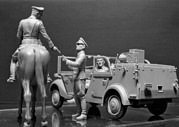 “Urgent Dispatch”, Mercedes Radio Car Sd.Kfz.2 Type 170VK With Crew – Image 4