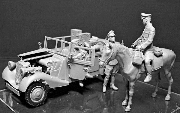 “Urgent Dispatch”, Mercedes Radio Car Sd.Kfz.2 Type 170VK With Crew – Image 5