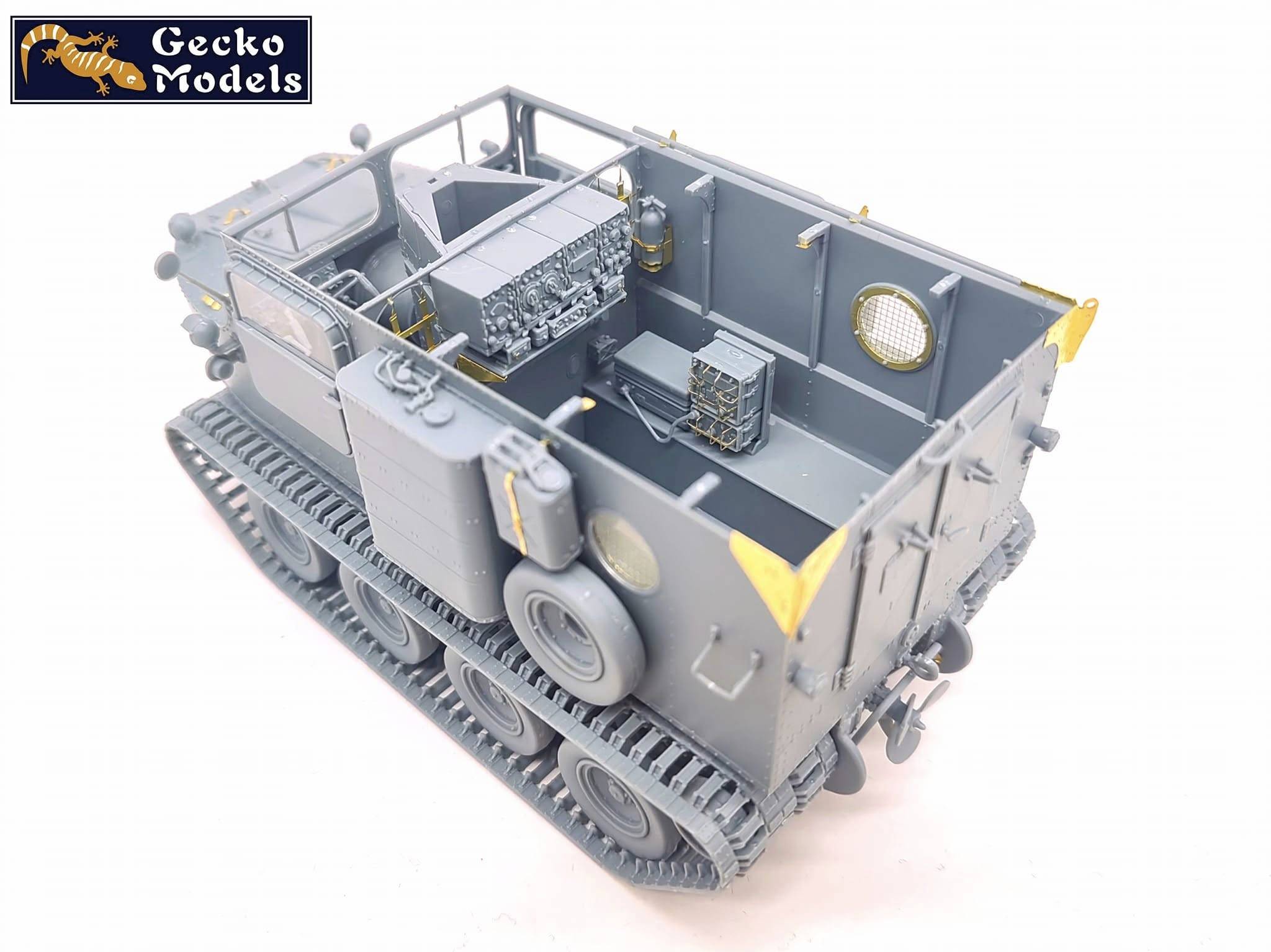 US M76 Amphibious Cargo Carrier "Otter" (Early Production) – Image 4