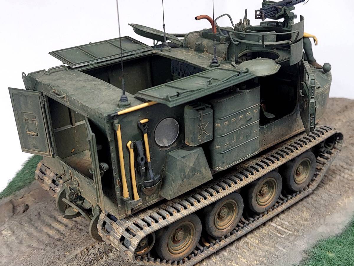 US M76 Amphibious Cargo Carrier "Otter" (Early Production) – Image 12