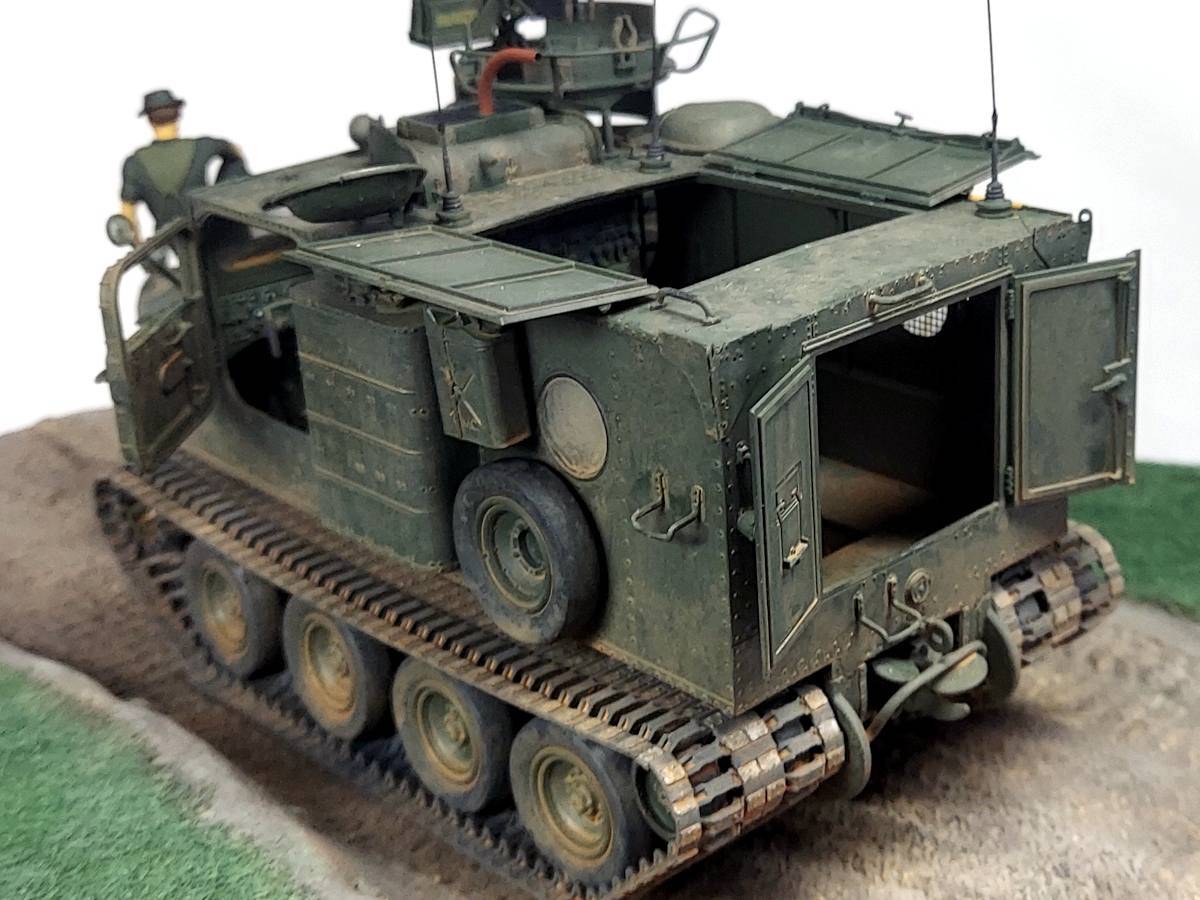 US M76 Amphibious Cargo Carrier "Otter" (Early Production) – Image 17