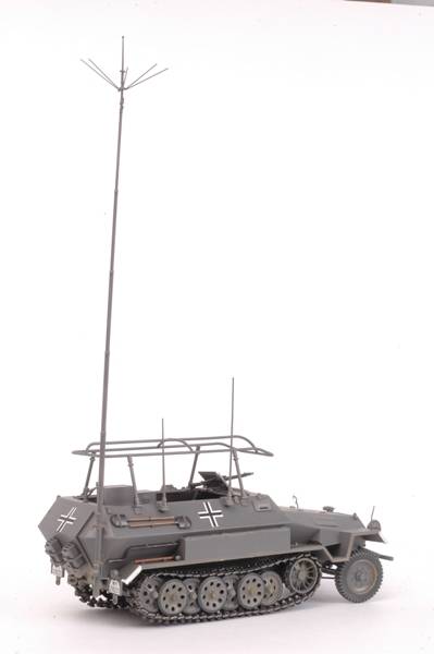 SD.KFZ.251/3 Ausf.B Mittlerer Funkpanzerwagen – Image 3