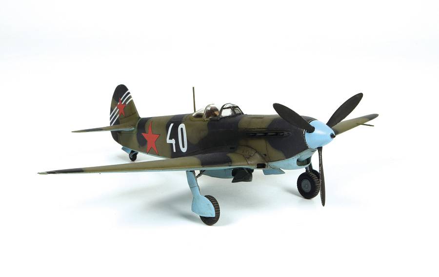 Soviet Fighter Yak-7B (Late Version) – Image 4