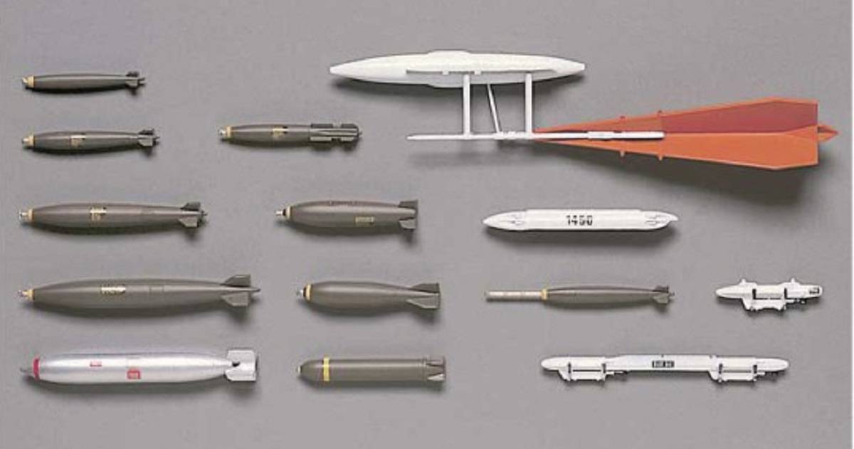 Aircraft Weapons: A U.S Bombs & Tow Target System – Image 2