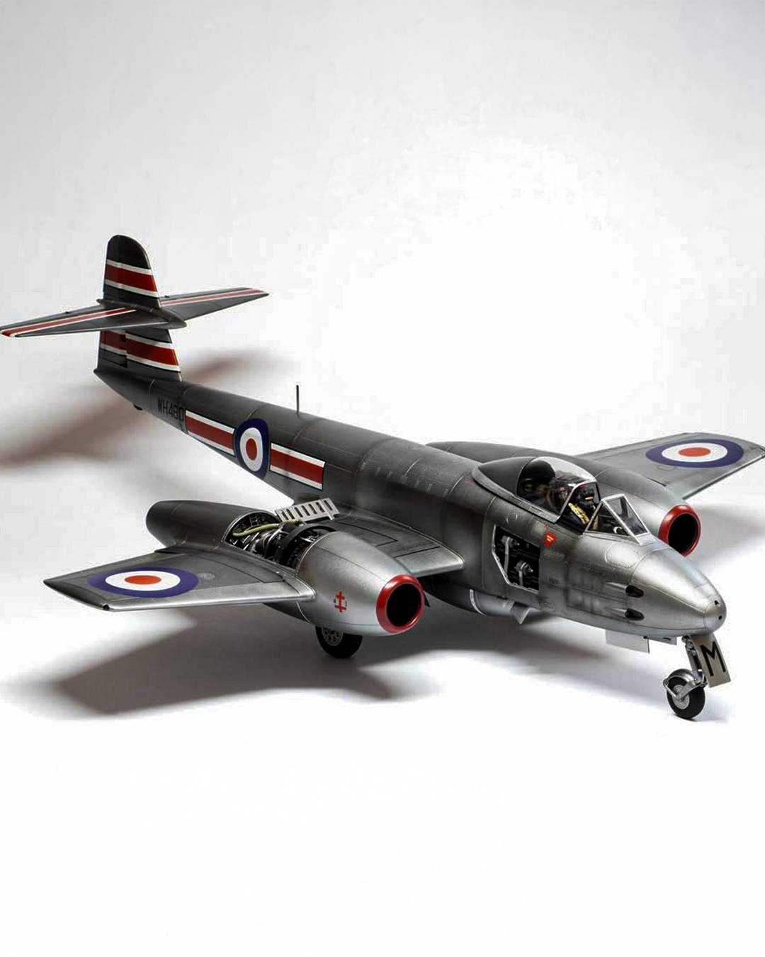 Gloster Meteor F.8/FR.9 - First Edition – Image 4