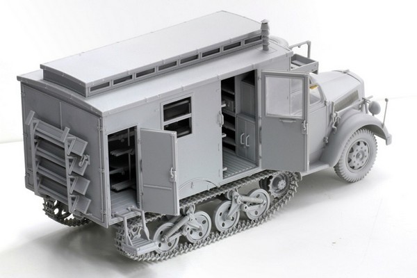 Sd.Kfz.3 Maultier Ambulance – Image 8