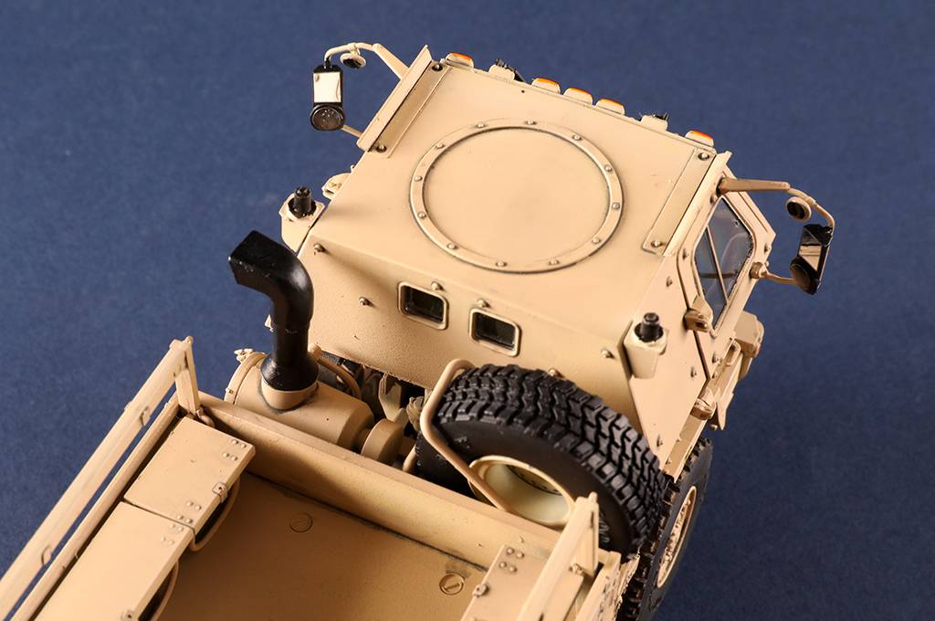 M1078A1P2 2.5 Ton LMTV Cargo Truck – Image 2