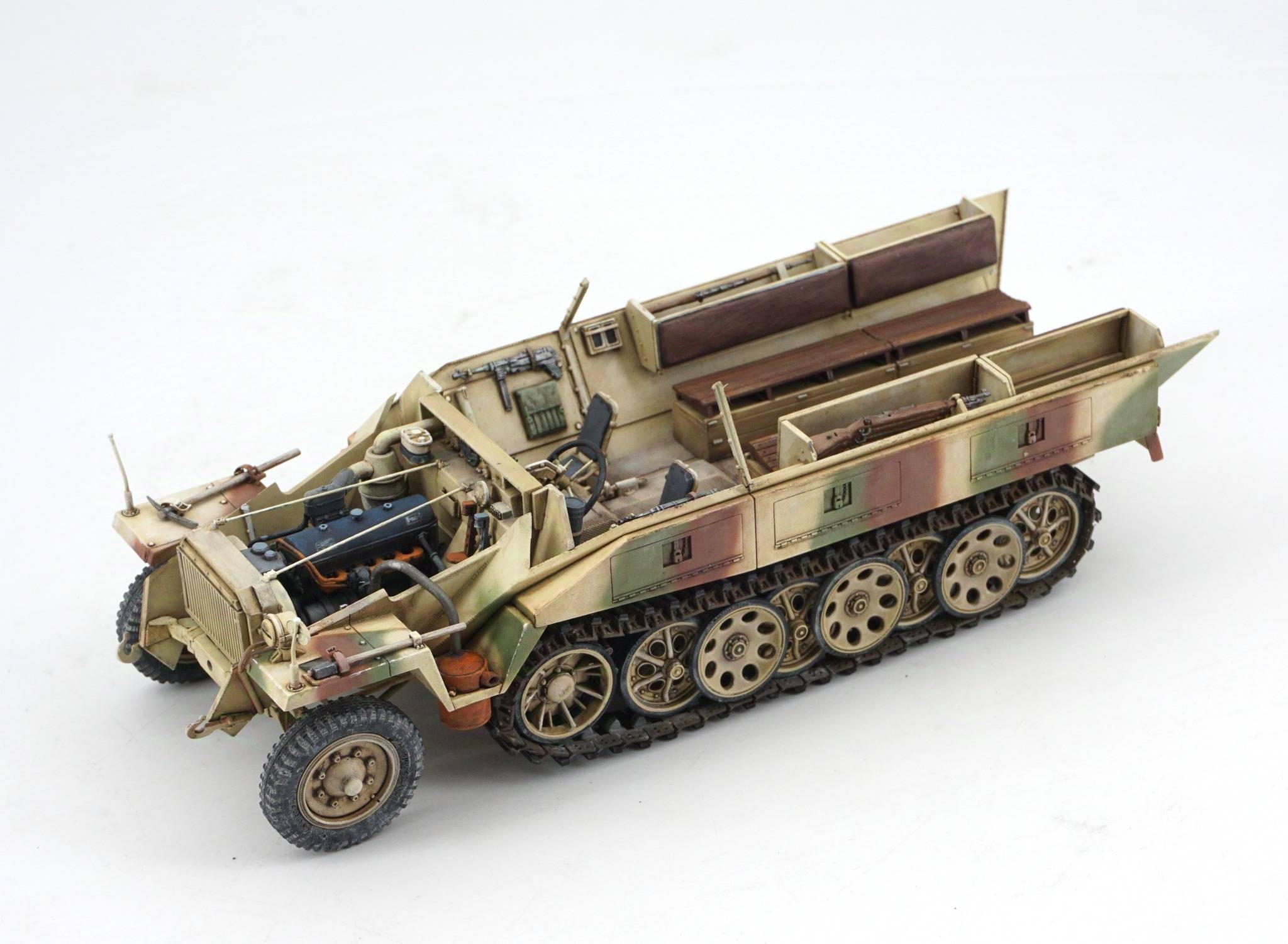 Sd.Kfz. 251/1 Ausf.D Late Production w/Full Interior – Image 2