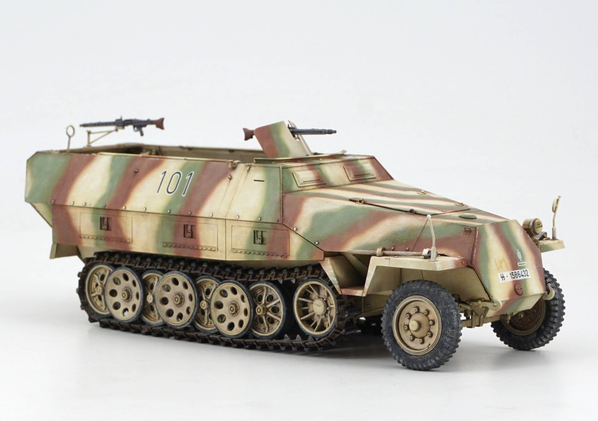 Sd.Kfz. 251/1 Ausf.D Late Production w/Full Interior – Image 3