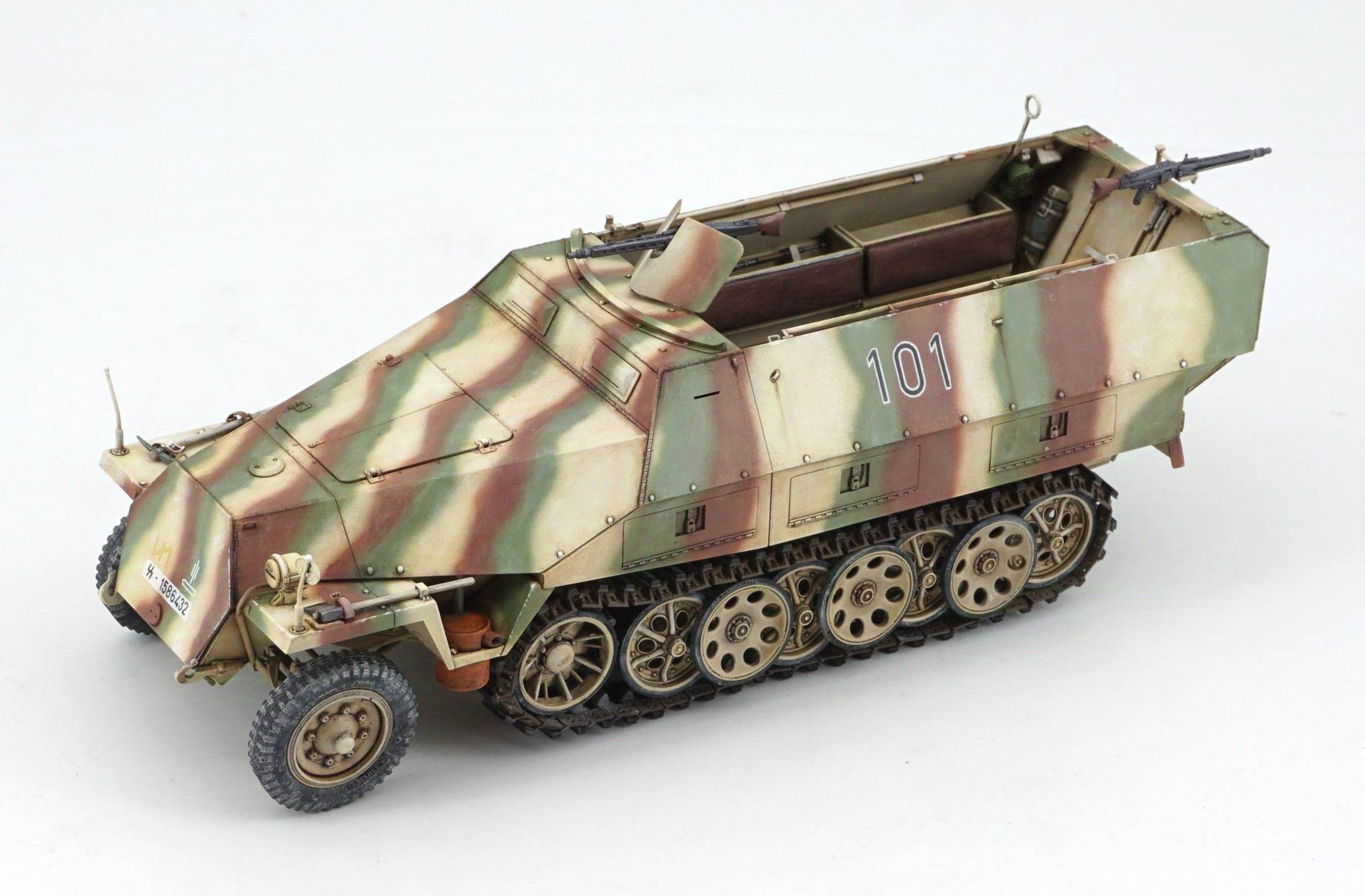 Sd.Kfz. 251/1 Ausf.D Late Production w/Full Interior – Image 4