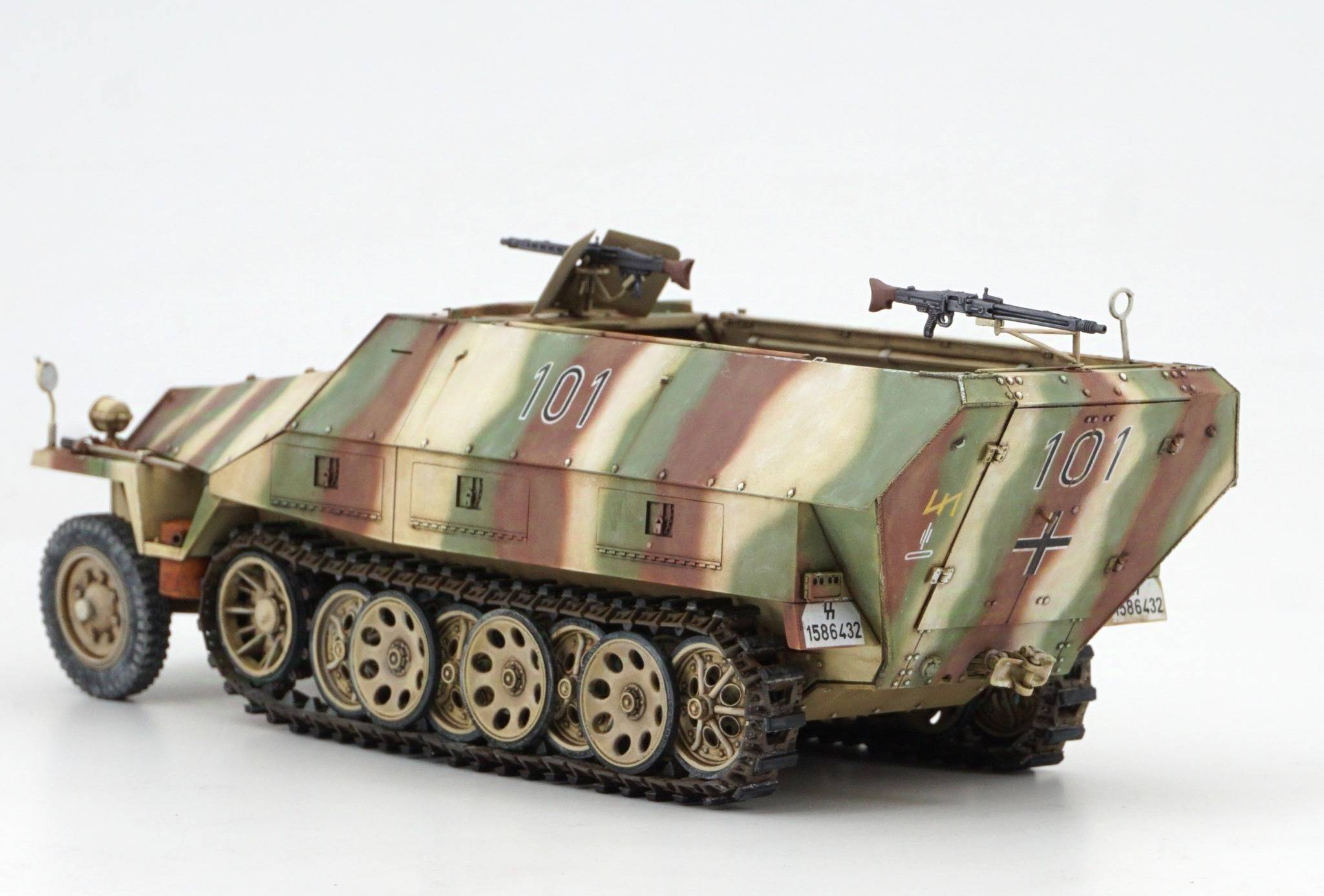 Sd.Kfz. 251/1 Ausf.D Late Production w/Full Interior – Image 9