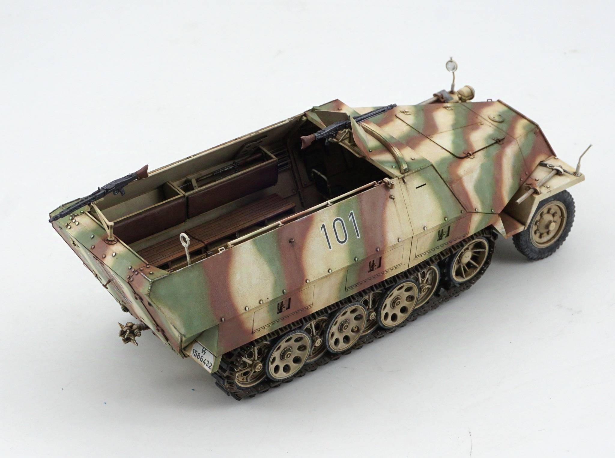 Sd.Kfz. 251/1 Ausf.D Late Production w/Full Interior – Image 10