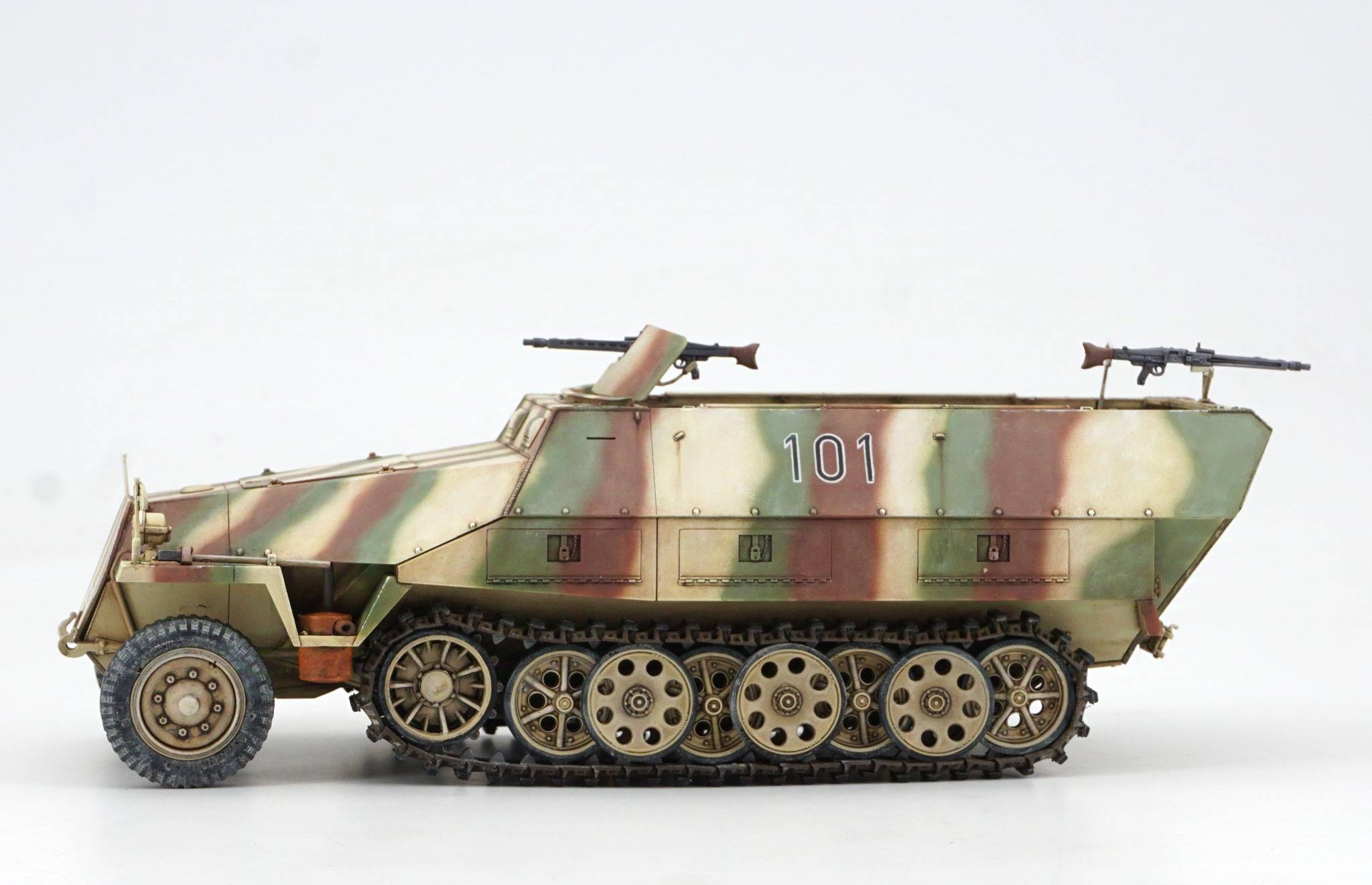 Sd.Kfz. 251/1 Ausf.D Late Production w/Full Interior – Image 11