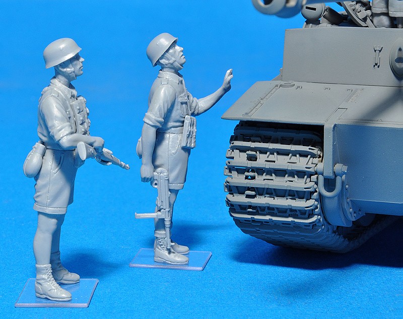 GERMAN PARATROOPERS & TANKERS (Italy 1943) – Image 9