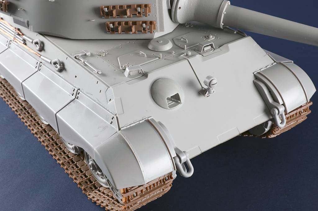 Pz.Kpfw.VI Sd.Kfz.182 Tiger II (Henschel 105mm) – Image 25