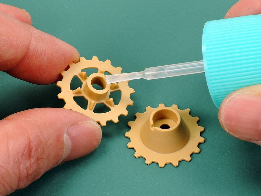 Colle liquide à faible odeur – Image 2