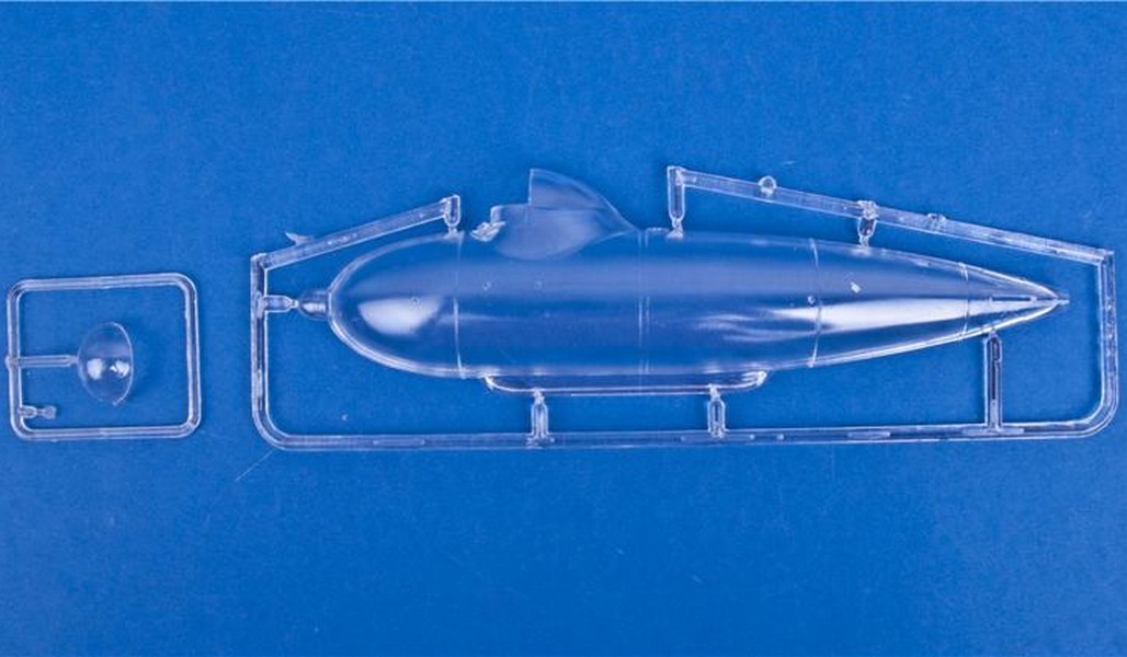 German midget submarine Delphin. Clear plastic edition – Image 3