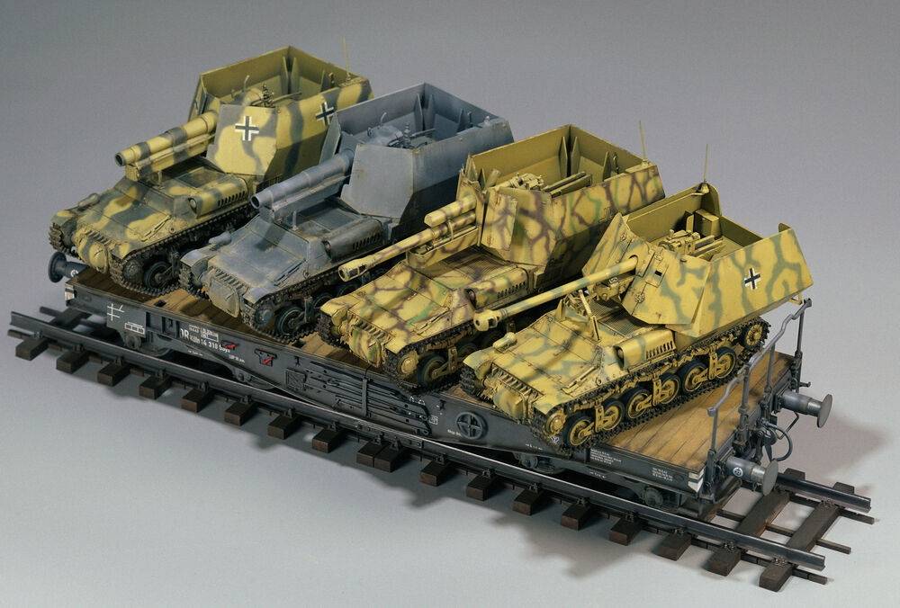 15 cm sFH 13/1 (Sf)auf Gw Lrs.(f )Sd.Kfz.135/1 with German 50 Ton Type SSy45 Flatcar Schwerer Platformwagen – Image 8