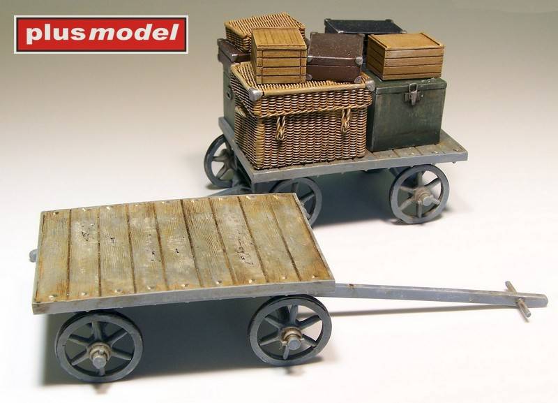 REMORQUES PORTE BAGAGES DE GARE FERROVIAIRE