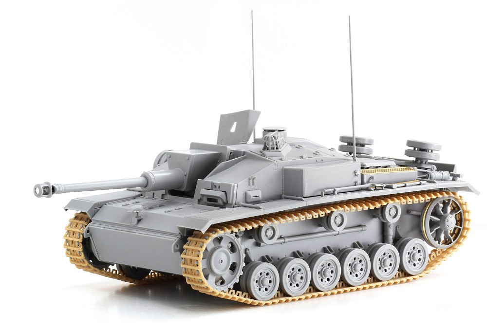 StuG. III F/8 Early Production Italy 1943 – Image 4