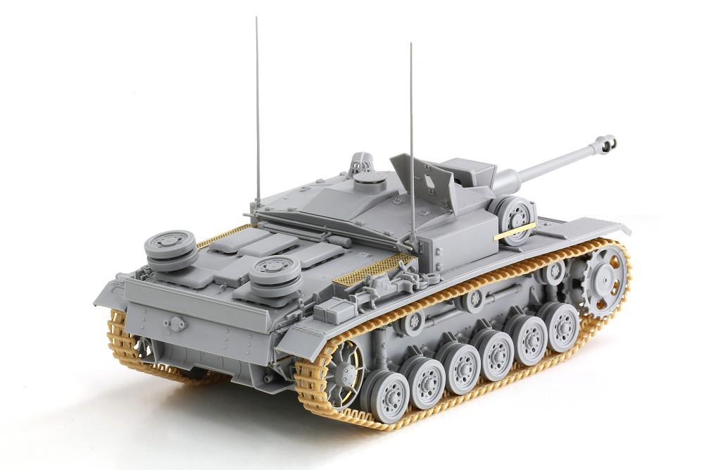 StuG. III F/8 Early Production Italy 1943 – Image 6