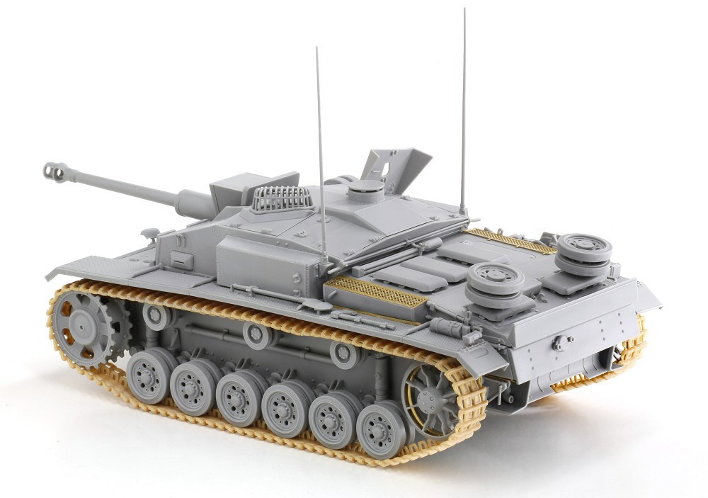 StuG. III F/8 Early Production Italy 1943 – Image 7