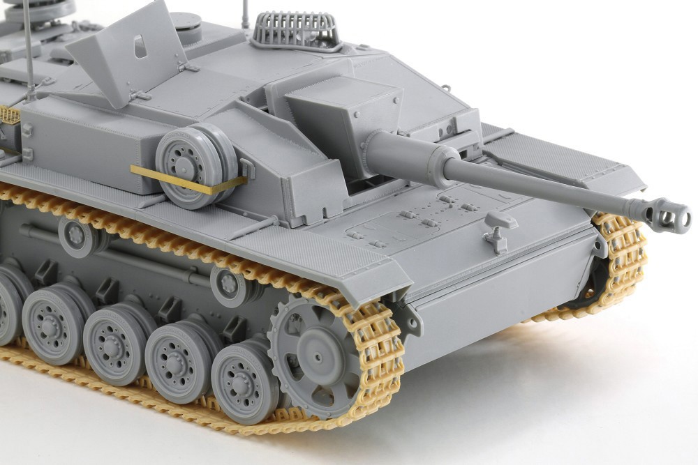 StuG. III F/8 Early Production Italy 1943 – Image 9