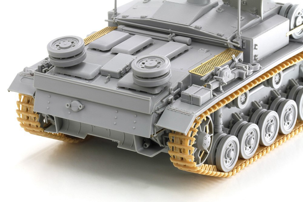 StuG. III F/8 Early Production Italy 1943 – Image 10