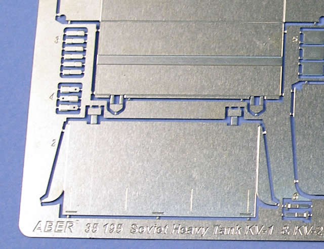 Soviet heavy tank KV-1 ou KV-2 Caisses a outils late type – Image 2