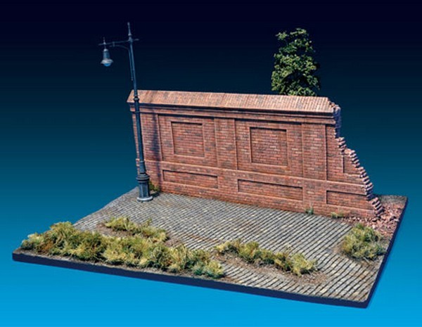 DIORAMA w/BRICK WALL – Image 2