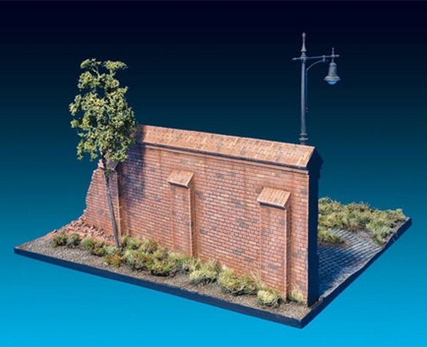DIORAMA w/BRICK WALL – Image 4