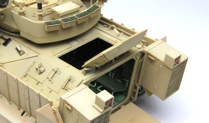 U.S. INFANTRY FIGHTING VEHICLE M2A3 BRADLEY W/BUSK III – Image 10