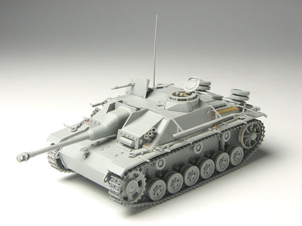 Sturmgeschutz/StuG III AUF.G Mid July 1943 Production With Side Armour – Image 4