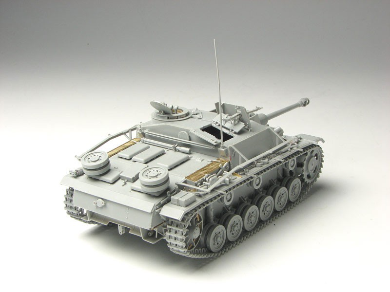 Sturmgeschutz/StuG III AUF.G Mid July 1943 Production With Side Armour – Image 5