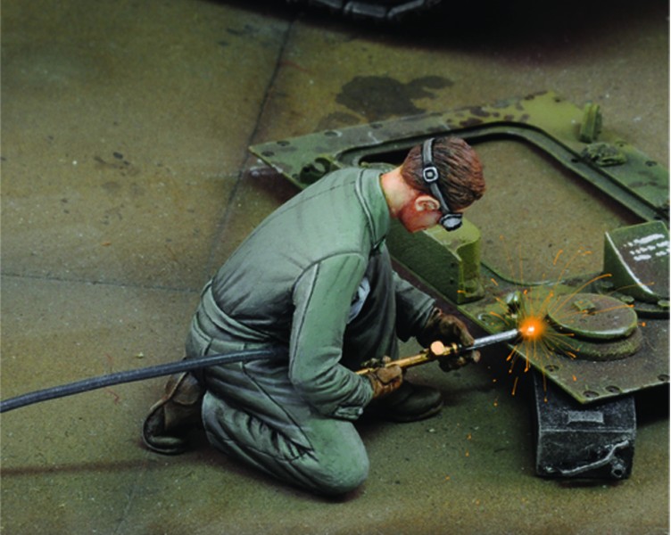man using electric welder n°2