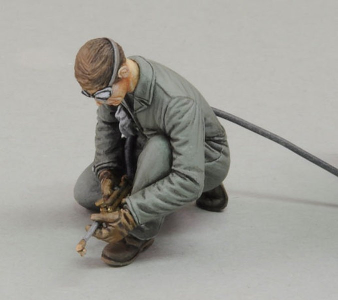 man using electric welder n°2 – Image 3
