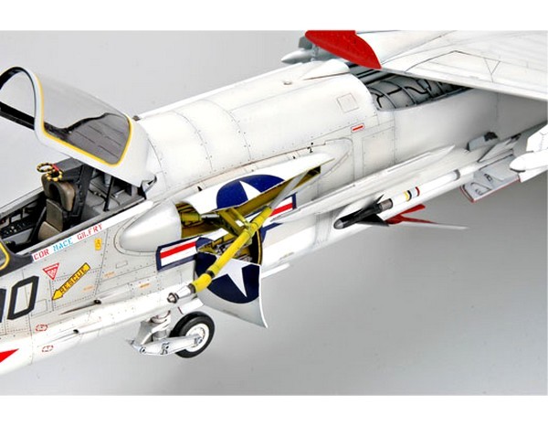 F-8J Crusader – Image 2