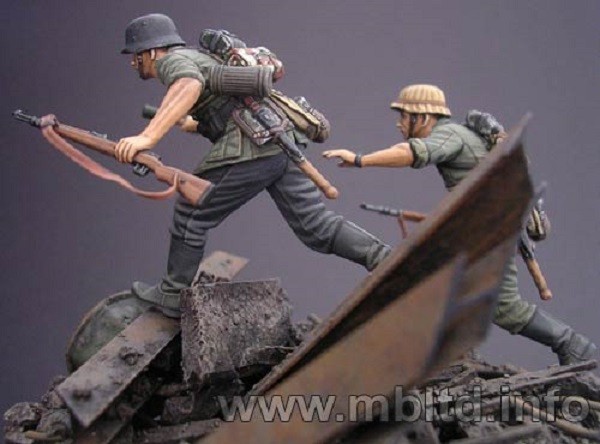 German Signals Personnel – Image 4