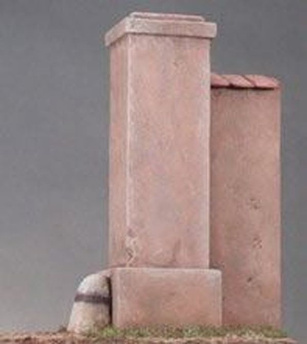 PILIER DE MUR D'ENCEINTE