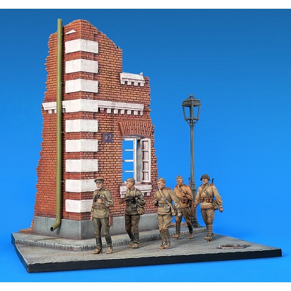 INFANTRY IN THE CITY – Image 13