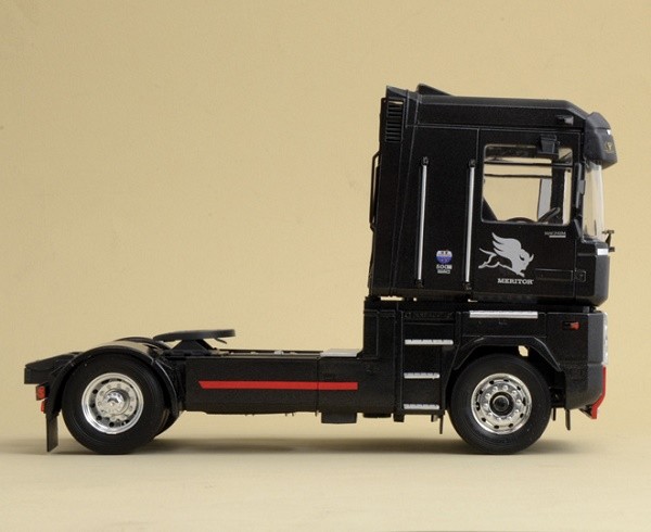 Renault Magnum AE500 MKR Racing – Image 3