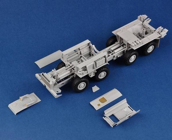 Soviet (9P117M1) Launcher with R17 Rocket of 9K72 Missile Complex Elbrus (Scud B) – Image 8
