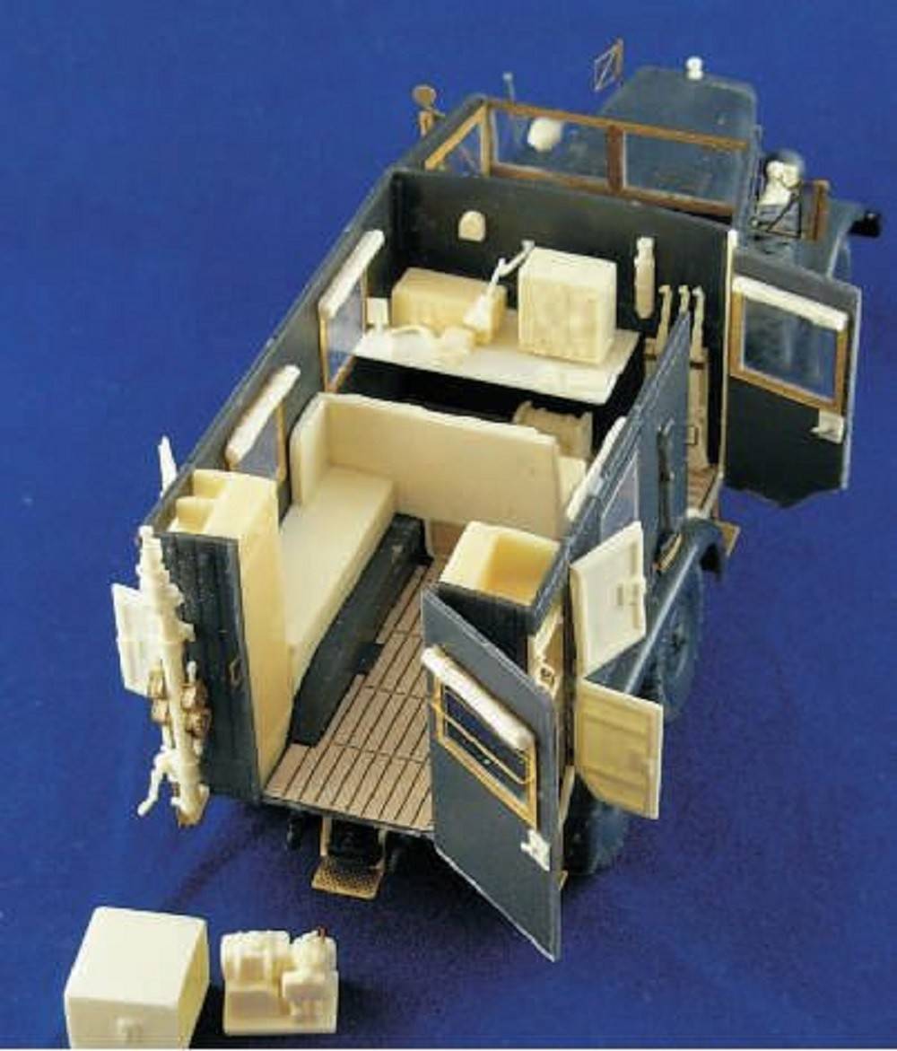 Einheitsdiesel Kfz. 61 Funkkraftwagen (Heavy Radio Van) conversion set – Image 5
