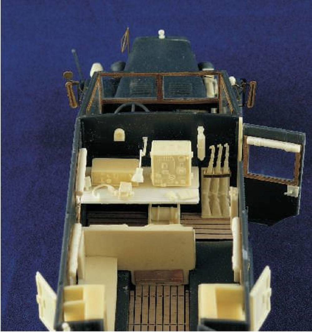 Einheitsdiesel Kfz. 61 Funkkraftwagen (Heavy Radio Van) conversion set – Image 6