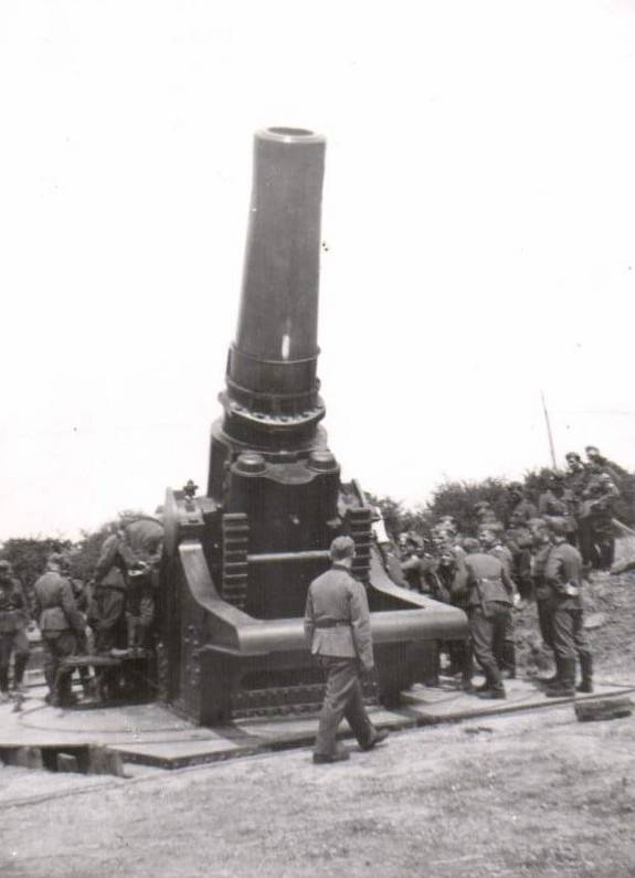 SKODA 42CM M.1917 HEAVY SIEGE HOWITZER w/ Erich von Manstein Siege Of Sevastopol 1942 – Image 10